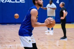 湖人队5换1交易瞄准恩比德，力图重塑球队未来